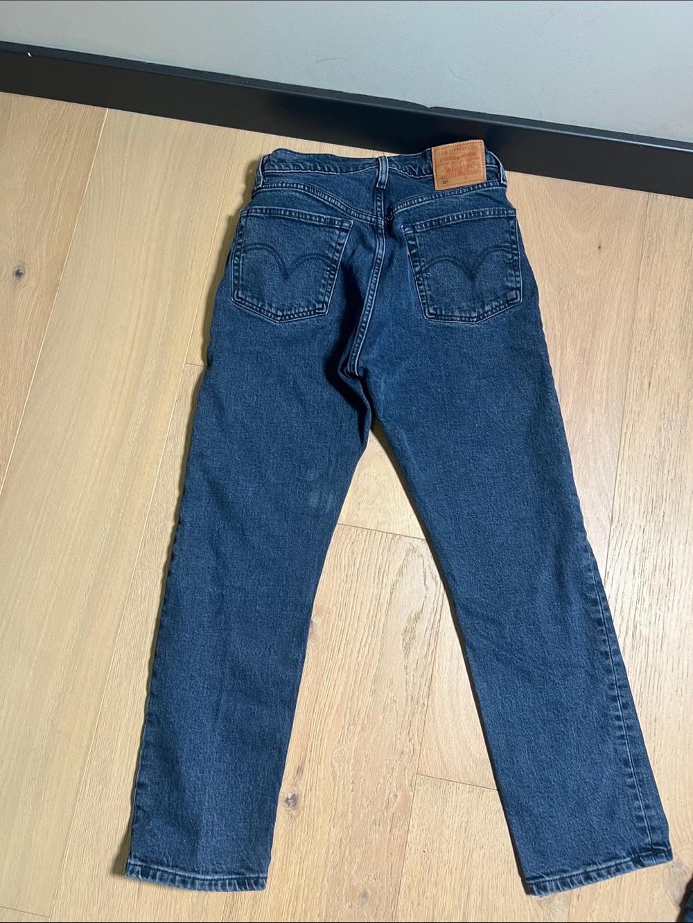 Women’s Levi’s 501 Dark Cropped Jeans - Picture 7 of 10